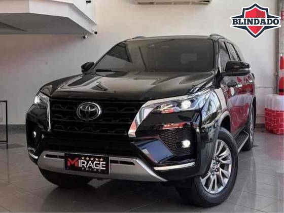 TOYOTA HILUX SW4 2.8 D-4D TURBO DIESEL SRX 7L 4X4 AUTOMÁTICO TOYOTA HILUX SW4 2.8 D-4D TURBO DIESEL SRX 7L 4X4 AUTOMÁTICO